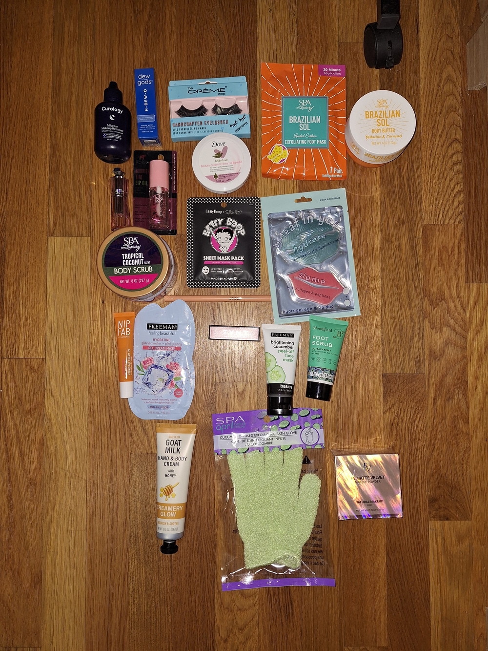 ASSORTED BRANDS A MIX OF ALL BEAUTY ITEMS GREAT BUNDLE